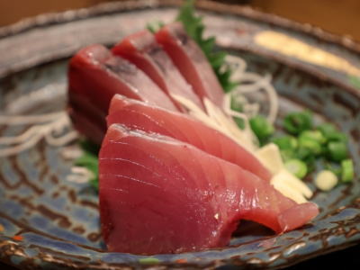 カツオの刺身
