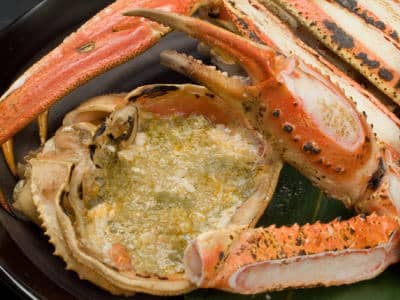 焼きガニのカニみそと身